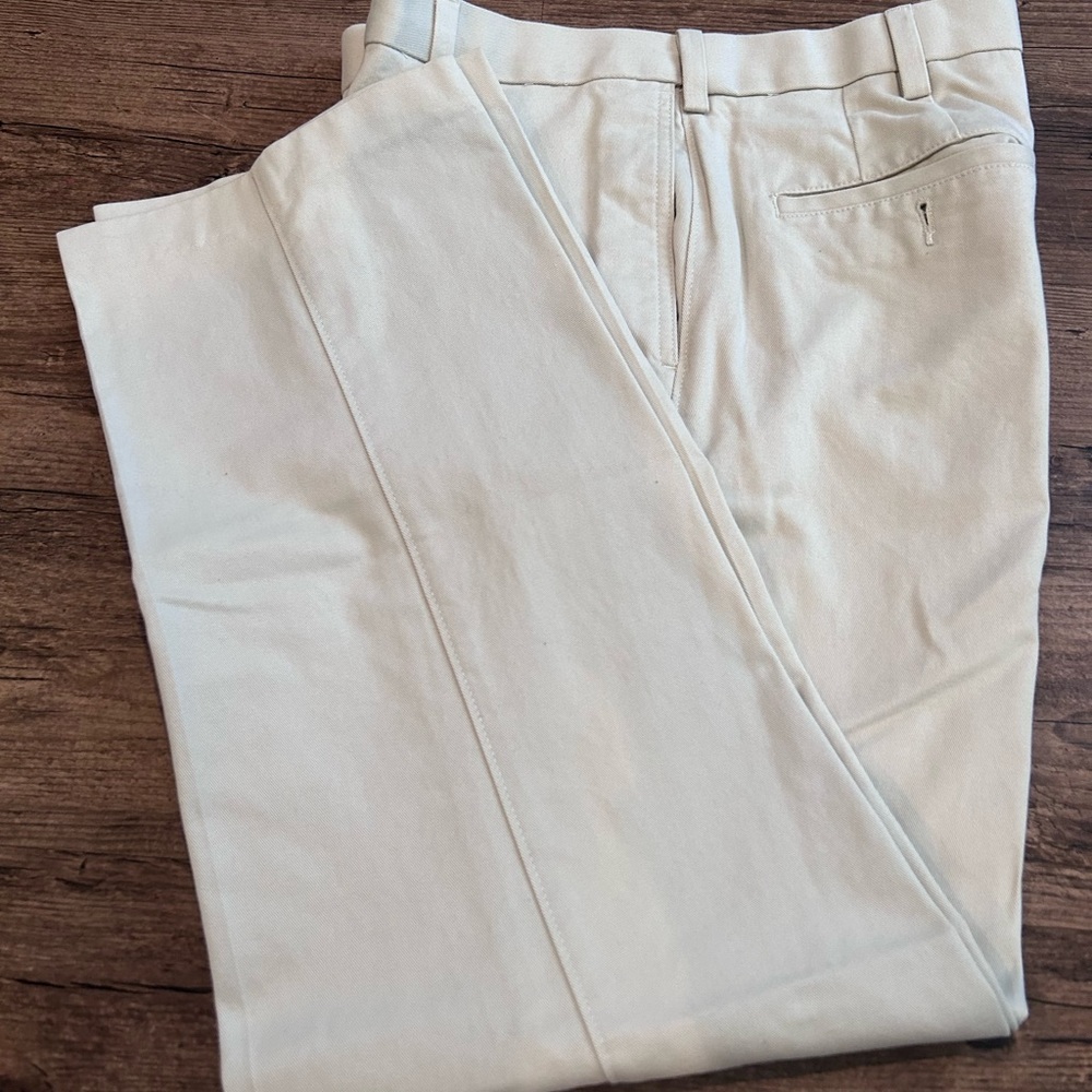 Men’s khaki pants